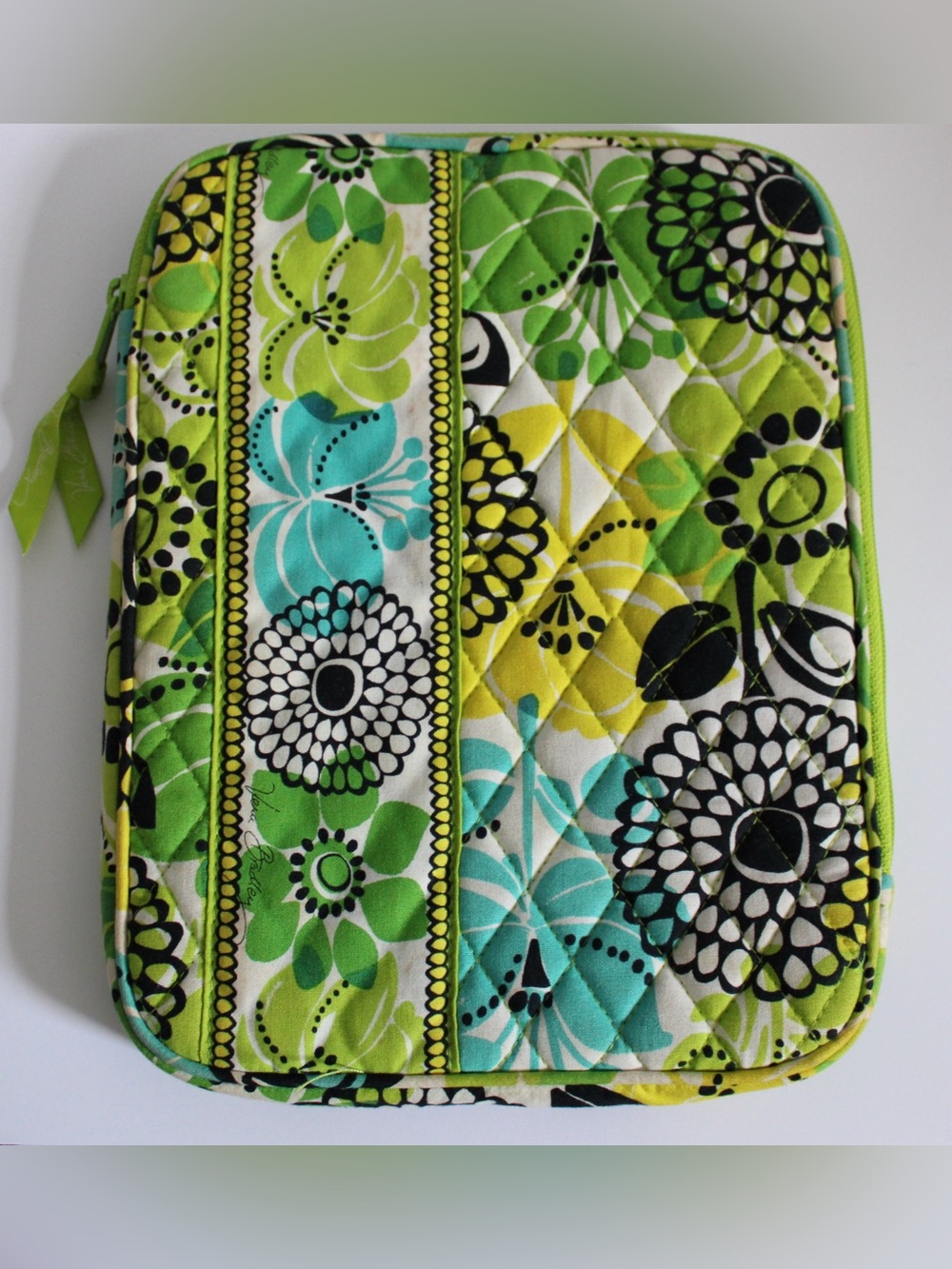 VERA BRADLEY Limes Up retired print quilted zippered E-reader/tablet sleeve